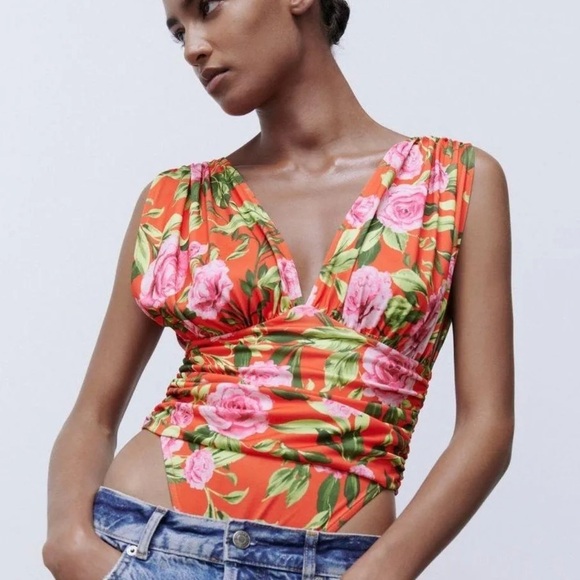 Zara Red Floral V-Neck Bodysuit NWT - Picture 3 of 11